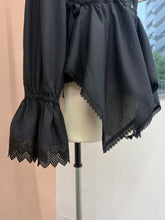 画像をギャラリービューアに読み込む, DOMESTIC FRILL BLOUSE