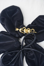 画像をギャラリービューアに読み込む, Flower scrunchie
