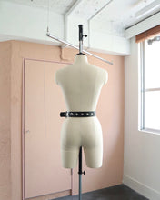 画像をギャラリービューアに読み込む, The hot girl leather belt
