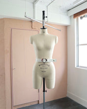 画像をギャラリービューアに読み込む, The hot girl leather belt

